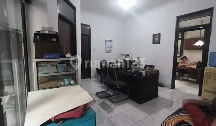 House in Singgasana Complex East SHM 10 Meters Wide