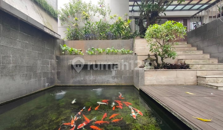 Rumah Tropical Design Arsitektur Di Sayap Pasteur, Shm, Timur