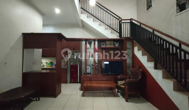 2-Story House in Buana Ciwastra Sari Complex with SHM