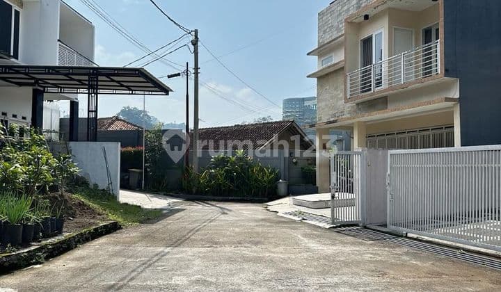 Rumah Bagus 2 Lantai di Sayap Dago Pakar SHM
