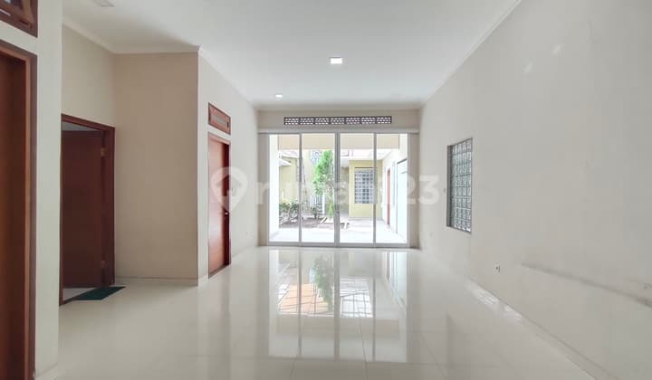 Rumah Bagus Di Komplek Dakota Gunung Batu, Shm Dekat Exit Tol Pasteur