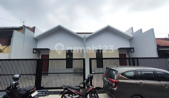 Rumah Baru 2 Lantai di Taman Kopo Indah 2 SHM Utara