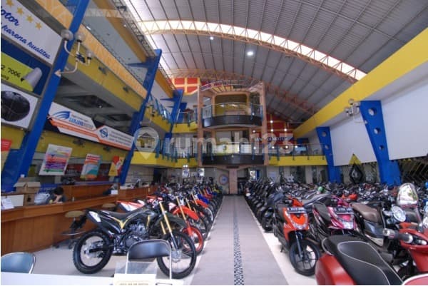 Gedung Showroom Megah Exclusive Ciateul