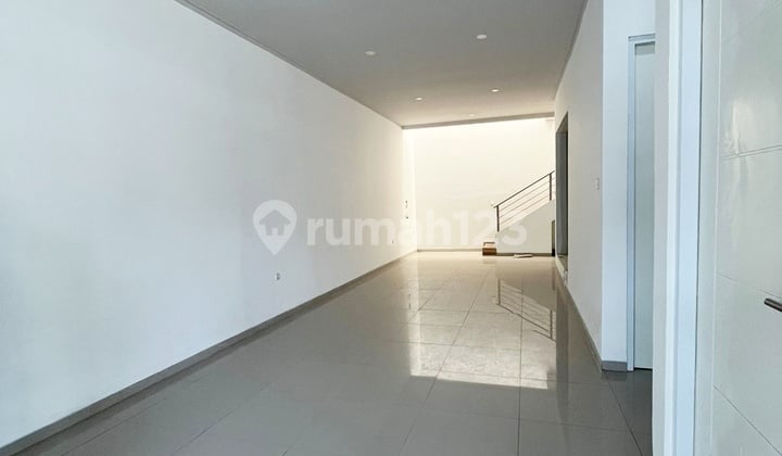 Rumah 1,5 Lantai Taman Kopo Indah 5 Sherwood