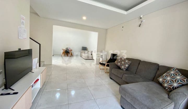 Nice 2-Story Semi-Furnished House in Simakirana Kbp