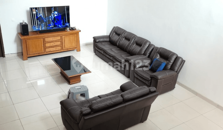 Istana Regency House 1 Good Mainroad Unfurnished SHM Bandung City, Bandung