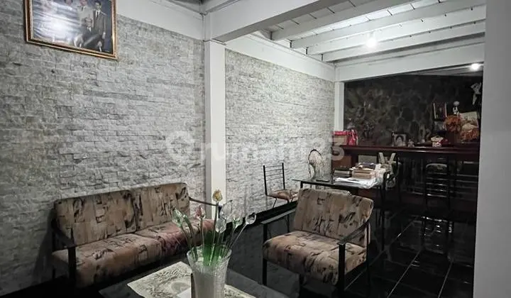 Rumah Besar Budisari 2 Lantai SHM Luas Nyaman Siap Huni