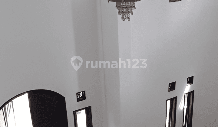 Rumah 2 Lantai Taman Mutiara Hook Lokasi Strategis Dekat Alun-Alun Cimahi