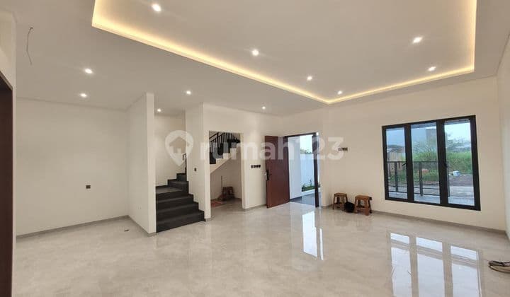 Rumah Setraduta Modern Mewah Bagus Unfurnished SHM Bandung Kota, Bandung