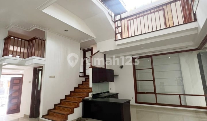 Rumah Singgasana Pradana Siap Huni Bagus Unfurnished SHM Singgasana, Bandung