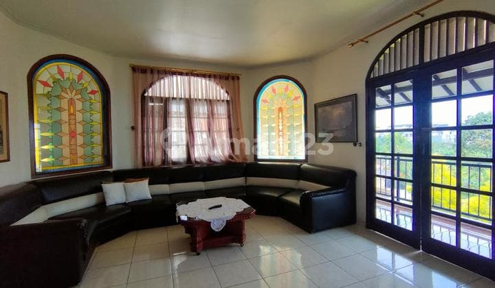 Villa-Style House Cibaligo Permai Nice Furnished Freehold Cihanjuang, Bandung