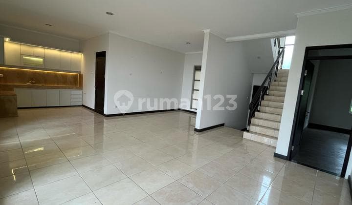 Rumah Kbp Ratnasasih 2 Lantai SHM Dekat Akses Bus Kota dan Akses Tol Kota Baru Parahyangan, Bandung Barat