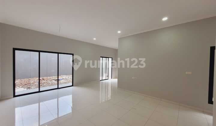 Rumah Baru Kembar 2 Lantai Unfurnished Siap Huni Ada Taman Depan Belakang