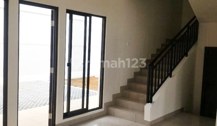 Rumah Summarecon Bandung Cluster Btari Taman Depan Belakang Bagus Unfurnished SHM Summarecon Bandung, Bandung