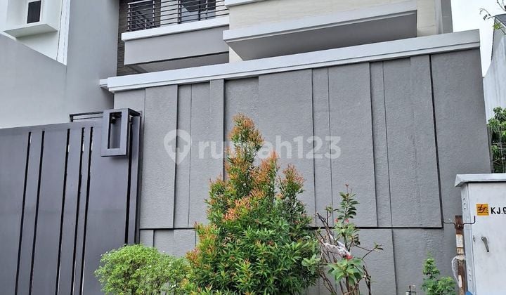 Jual Rumah di Permata Buana Full Renovasi 3 Lantai, Jakarta Barat