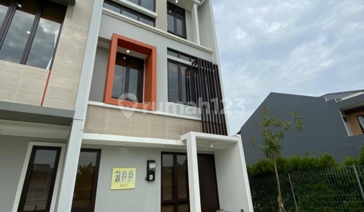 Dijual Rumah Bagus Full Furnish Casa Jardin, Dekat Green Mansion, Daan Mogot, Jakarta Barat