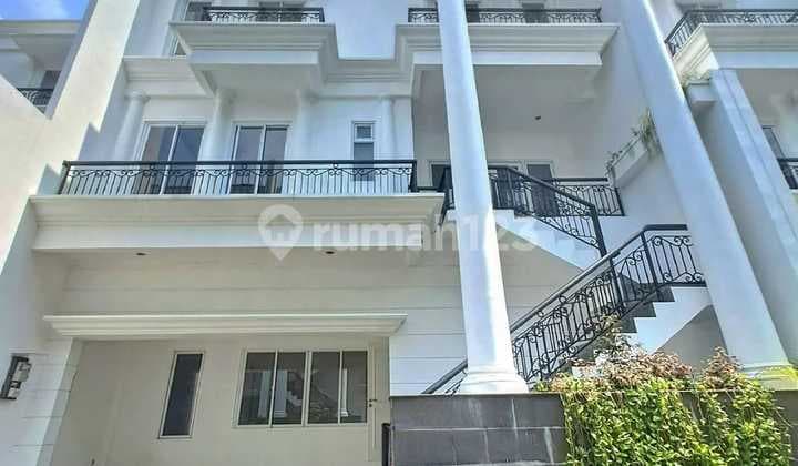 Dijual Exlusive Town House Strategis, Cilandak Jakarta Selatan