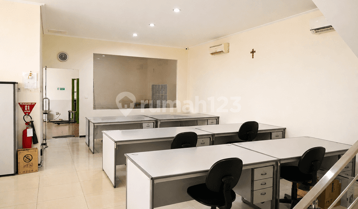 For Sale: Office Business Space in Central Surabaya, Excellent Condition, Ready to Use