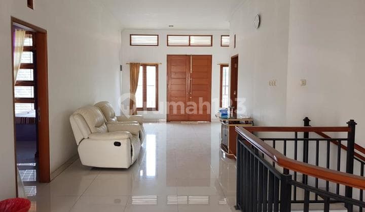Rumah 2 Lantai Bagus Furnished SHM di Batununggal , Bandung