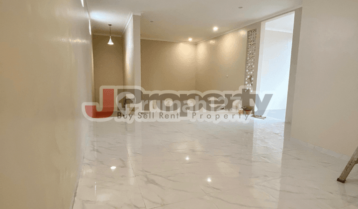 Rumah Renovasi Singgasana Pradana