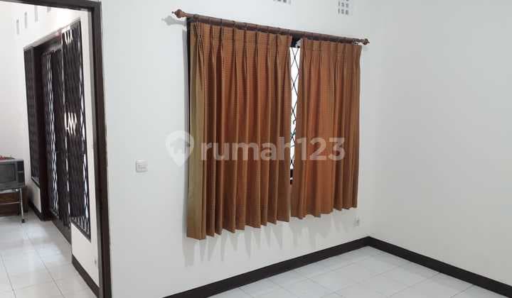 Rumah 2 Lantai Setraduta