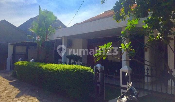 Rumah Lama Terawat Siap Huni di Komplek Parakan Asri