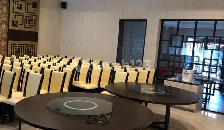 Ruang Usaha Strategis Eks Restoran Cocok untuk Cafe dan Resto