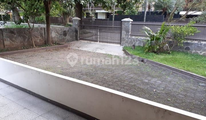 Rumah Asri dan Luas di Ciumbuleuit Dekat Kampus Unpar