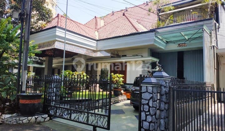Jual Cepat Rumah Klasik Terawat di Sayap Riau