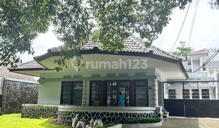 Rumah Belanda Terawat di Lokasi Sayap Riau Pusat Kota Dekat Gedung Sate