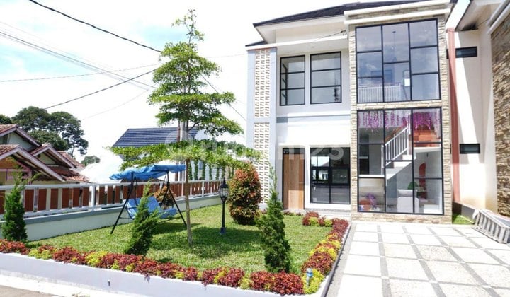 Rumah Asri dan Sejuk Semi Villa di Lembang