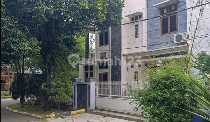 Murah.... Rumah Hook 2 Lantai di Batununggal Siap Huni