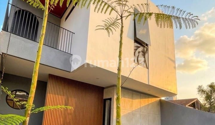 Rumah Minimalis Modern Tropical di Tengah Kota