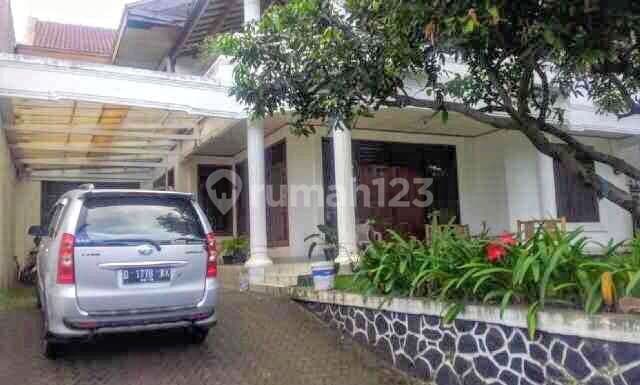 Rumah Lama Terawat Siap Huni di Cigadung Area Sejuk