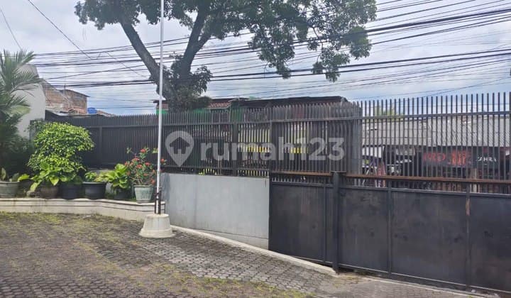 Rumah Strategis di Mainroad Cocok untuk Kantor dan Usaha