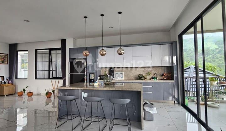 Rumah Luxury di Resor Dago Pakar, Full Furnish Siap Huni