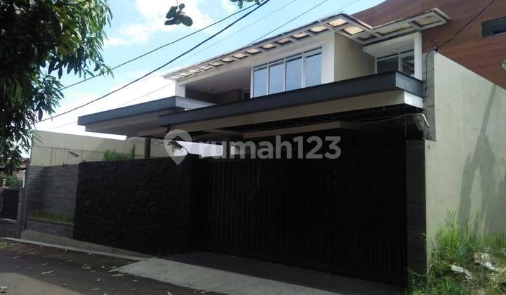 Dijual Rumah Lux, Mewah, Kawasan Elite Bandung Utara, Semi Furnish di Cipaku Setiabudi