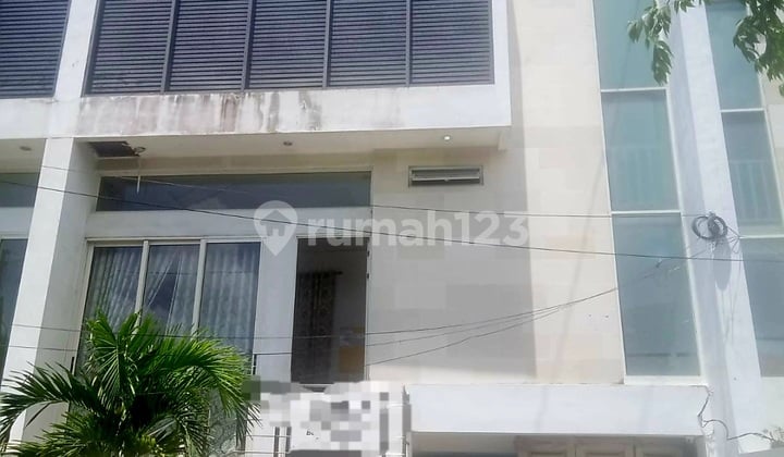 EN: For Sale: 2-Story House Located on Jalan Laksamana, Renon, Denpasar