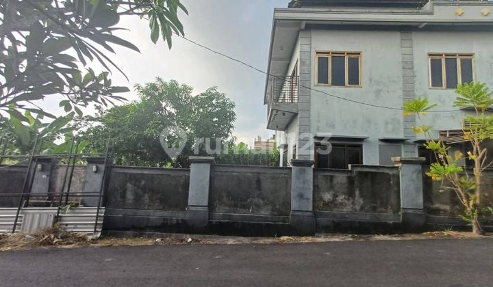 For Sale: 2-Story Building House Located on Jalan Tunjung Tutur, North Denpasar