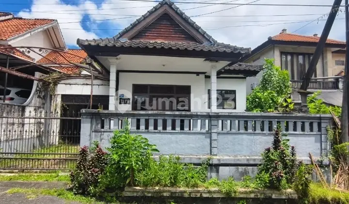 For Sale: Land with a Livable House Building, Location on Jalan Tunggul Ametung, Peguyangan, North Denpasar.
