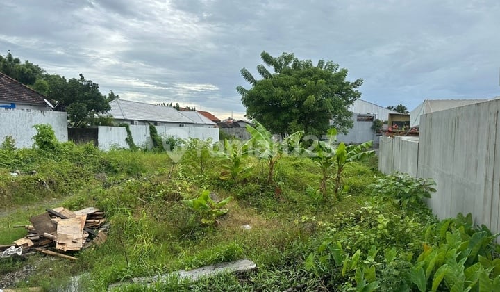 English translation: "Land for Sale – Location in Kerobokan, behind Bali Kiddy, Villa Environment"