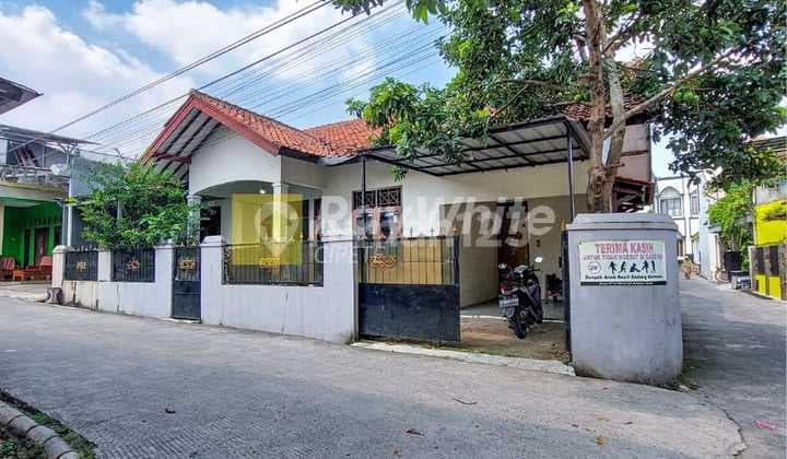 Rumah Lama Hitung Tanah Cocok untuk Kost atau Kontrakan dekat kampus UI Depok