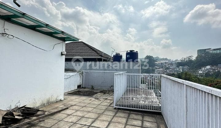 Rumah Bagus Unfurnished SHM di Dago Pakar, Bandung