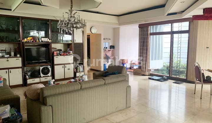 Rumah Besar Sayap Cipaganti Sangat Strategis SHM 1 Lantai Taman Luar Dalam