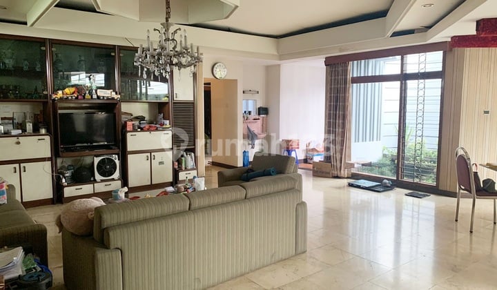 Rumah Besar Sayap Cipaganti Sangat Strategis SHM 1 Lantai Taman Luar Dalam