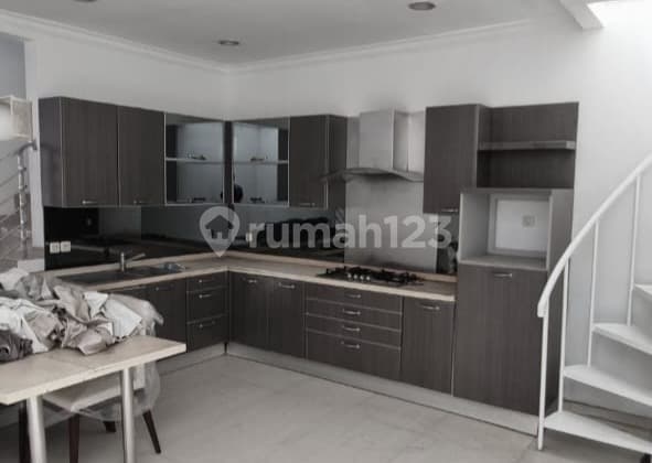 Disewakan Rumah Siap Huni di Mutiara Taman Palem.