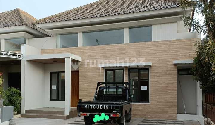 Rumah Mewah , cluster one gate Colomadu, dekat Bandara Adisumarmo Solo