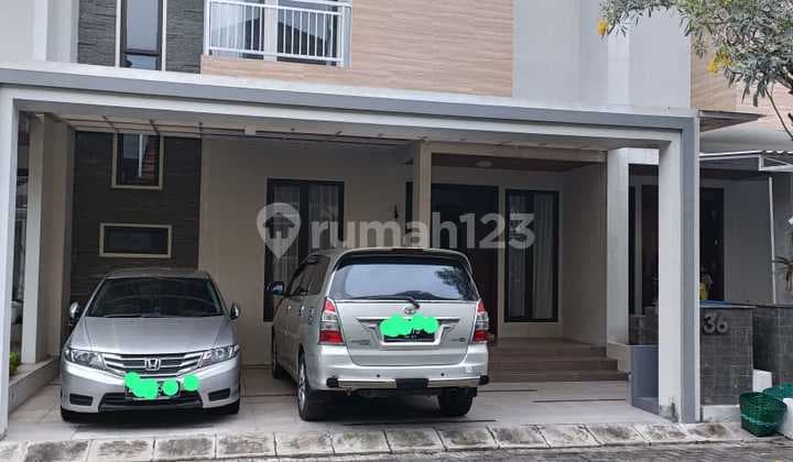 Rumah Mewah 2 lantai. Full Furnished, di SINGOPURAN , COLOMADU KARANGANYAR