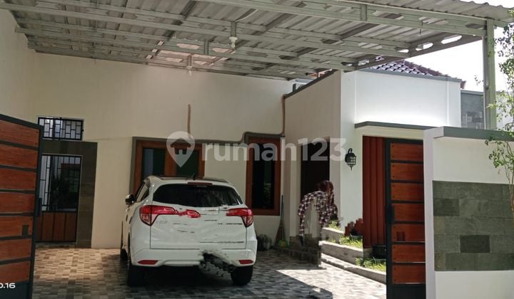 Rumah 1 Lantai, Dekat Masjid Al Zayed, Gilingan Banjarsari Solo (At 001)