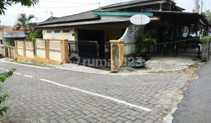 RUMAH di Tugu Muda Semarang, 1 lantai, row jalan 3 mobil (AT 002)